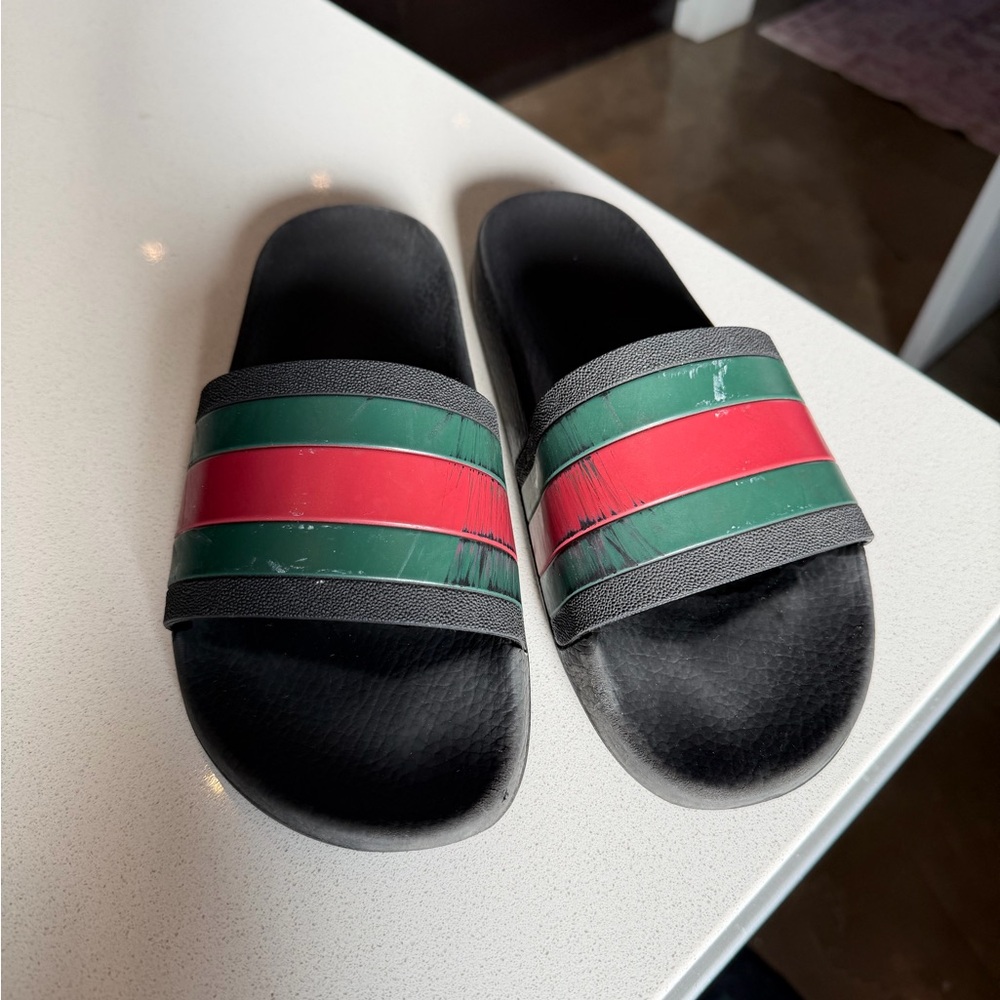 Gucci Men’s Size 8 Slide Sandals - Black with Red and Green Stripes